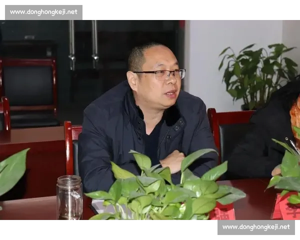 向余望：绿茵急行路上，批评为镜，初心不坠