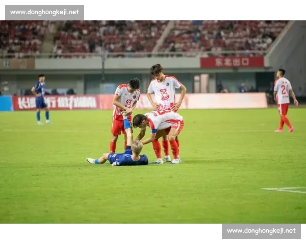 湘超首球！李章毓头球破门点燃贺龙体育场